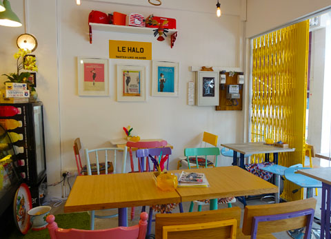 Le Halo Cafe @ Jalan Bukit Ho Swee
